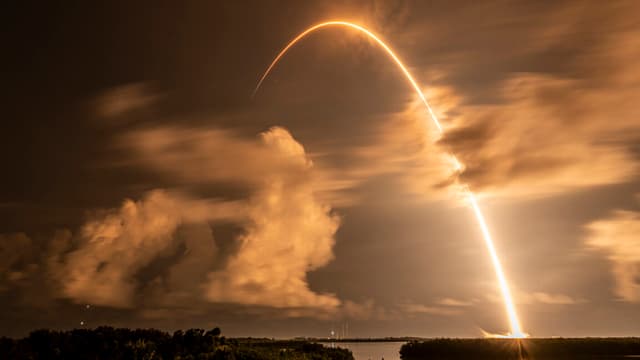 With recent Falcon 9 milestones, SpaceX vindicates its “dumb” approach to reuse - Ars Technica